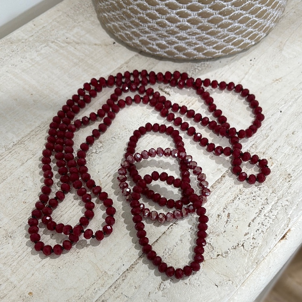 Elegant Red Beaded Necklace and Bracelet Set